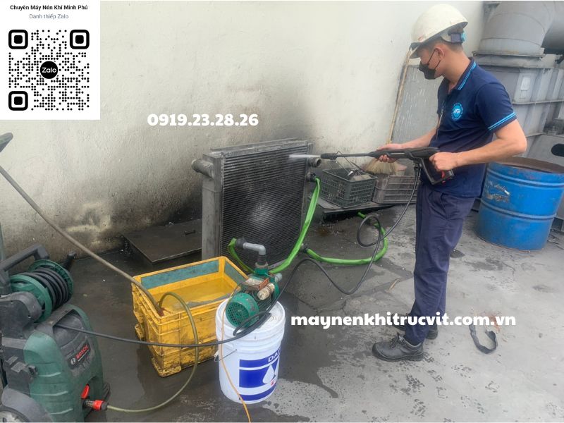 Máy nén khí trục vít Hitachi, máy nén khí trục vít, bảo dưỡng máy nén khí, may nen khi hitachi, hitachi air compressor, sự cố máy nén khí Hitachi, dàn giải nhiệt máy nén khí, vệ sinh dàn giải nhiệt